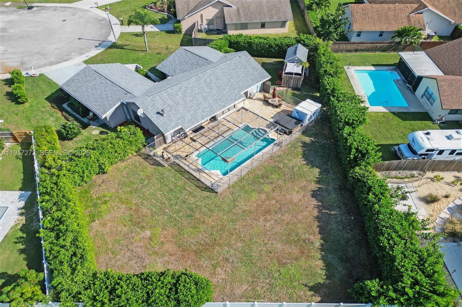 TROPIC PALMS 2 - Residential