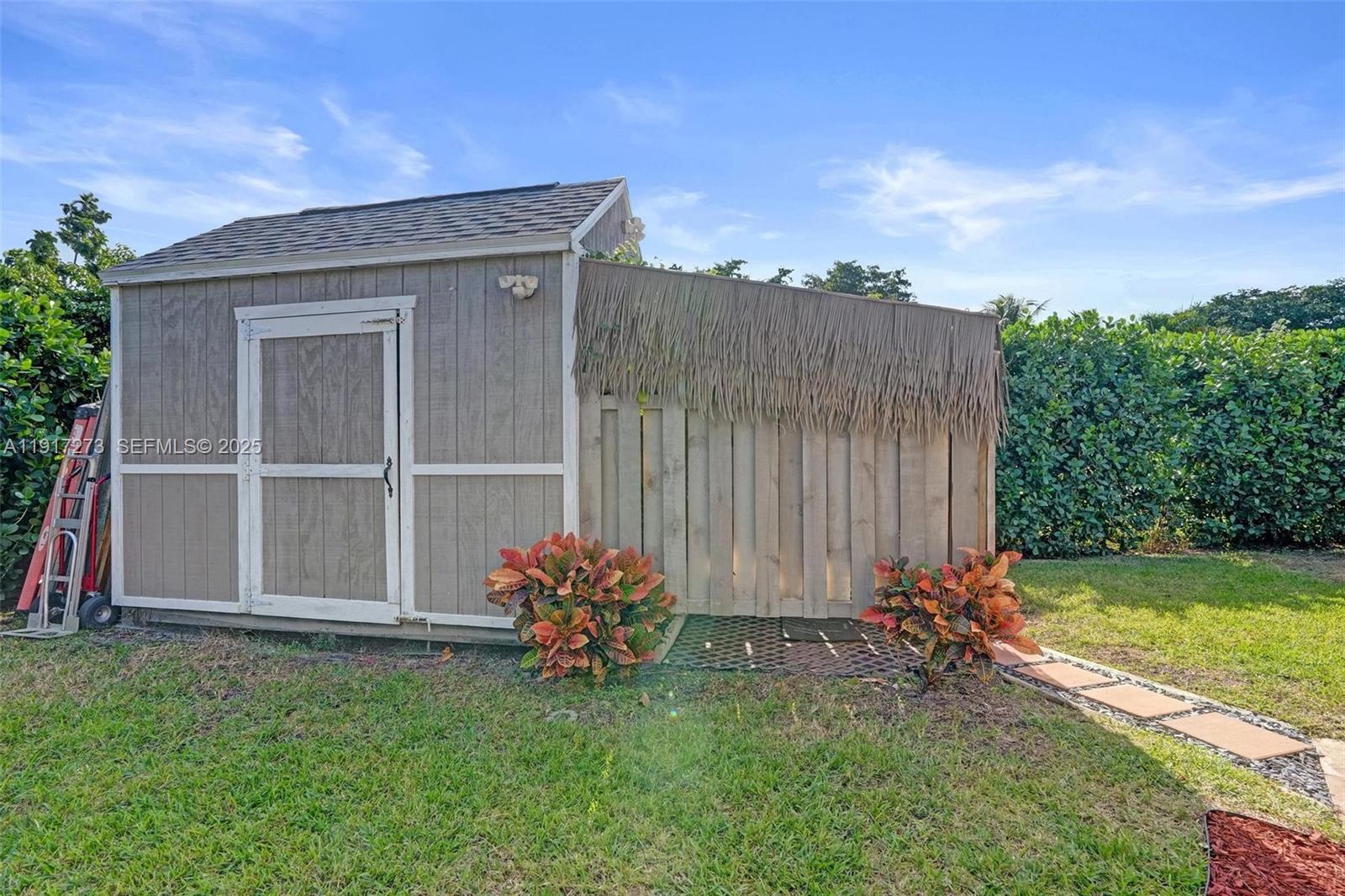 TROPIC PALMS 2 - Residential