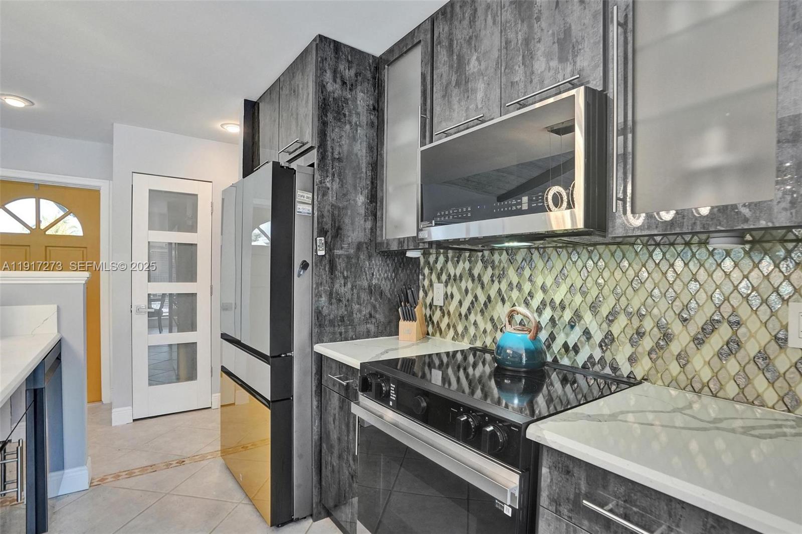 TROPIC PALMS 2 - Residential