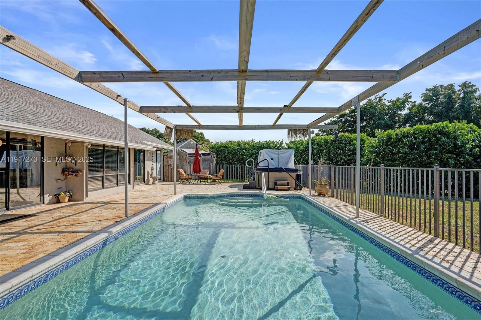 TROPIC PALMS 2 - Residential