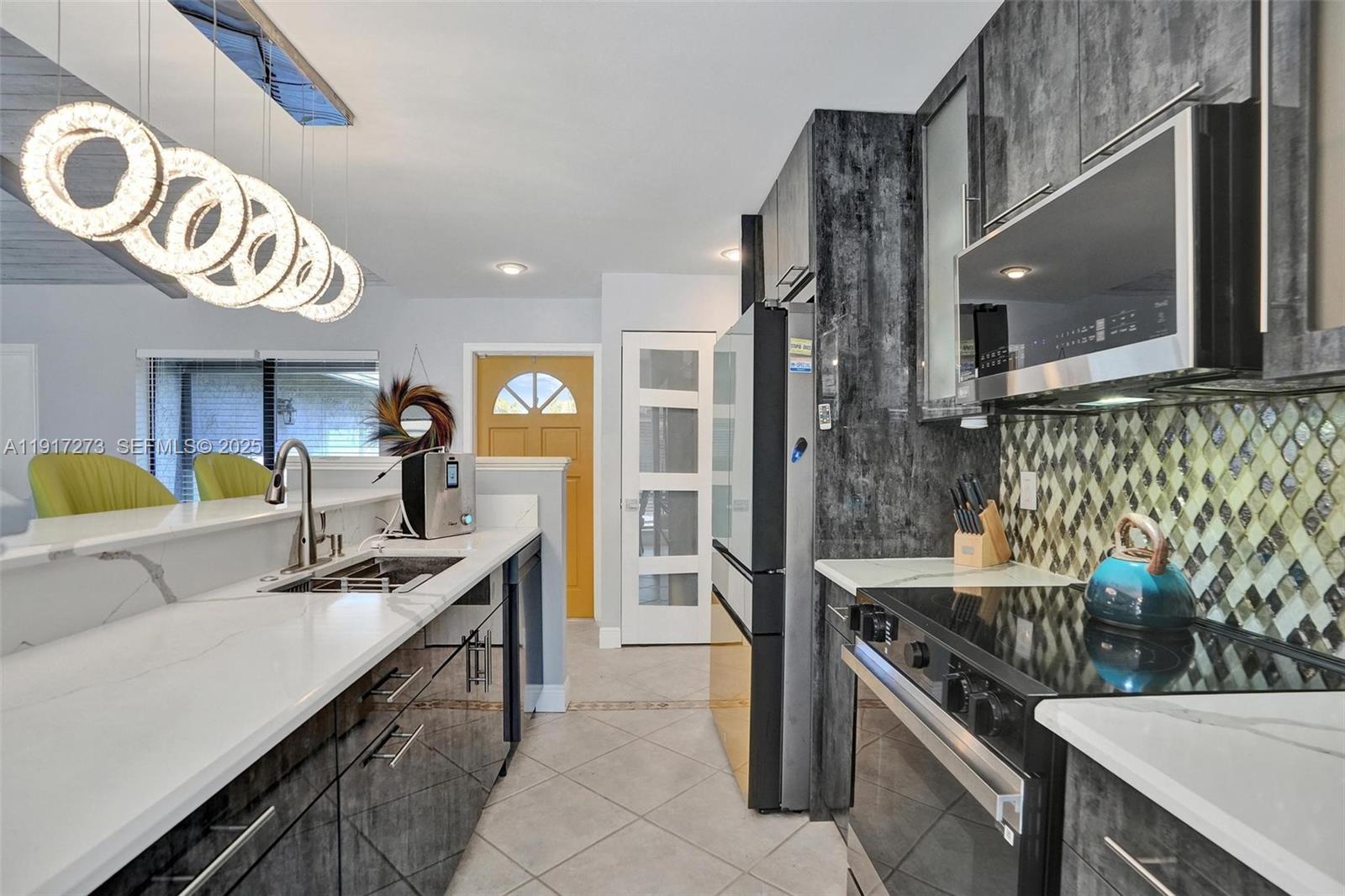 TROPIC PALMS 2 - Residential