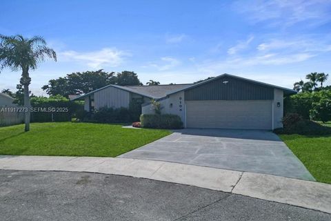 Photo of 3108 Phoebe Ln, Delray Beach, FL 33444 (MLS # A11917273)