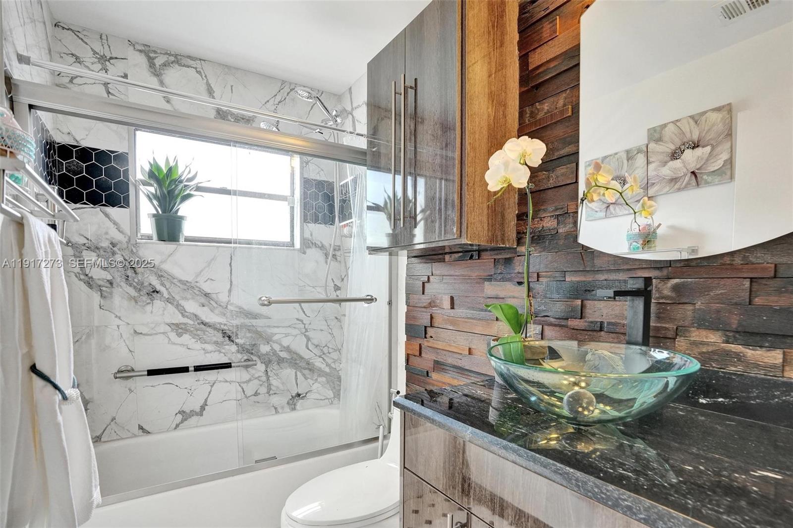 TROPIC PALMS 2 - Residential