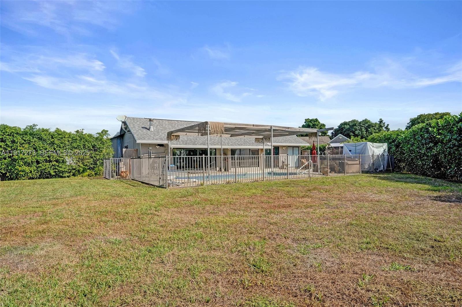 TROPIC PALMS 2 - Residential