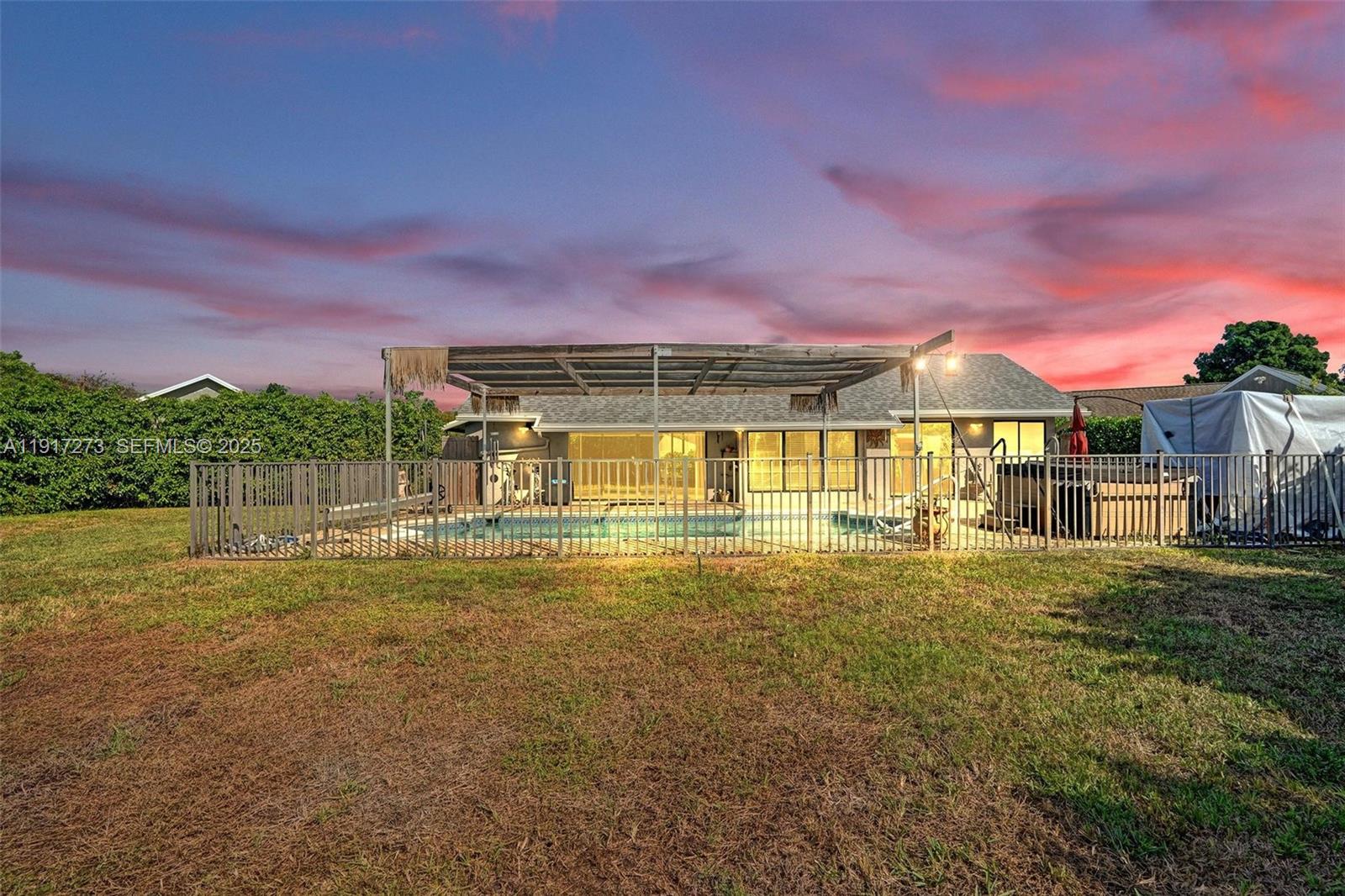 TROPIC PALMS 2 - Residential