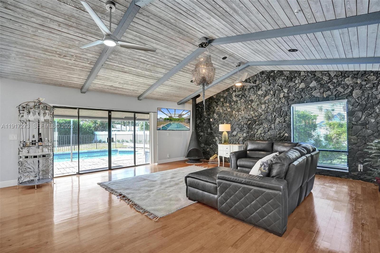 TROPIC PALMS 2 - Residential