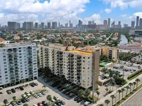 ISLAND SHORES CONDO - Residential