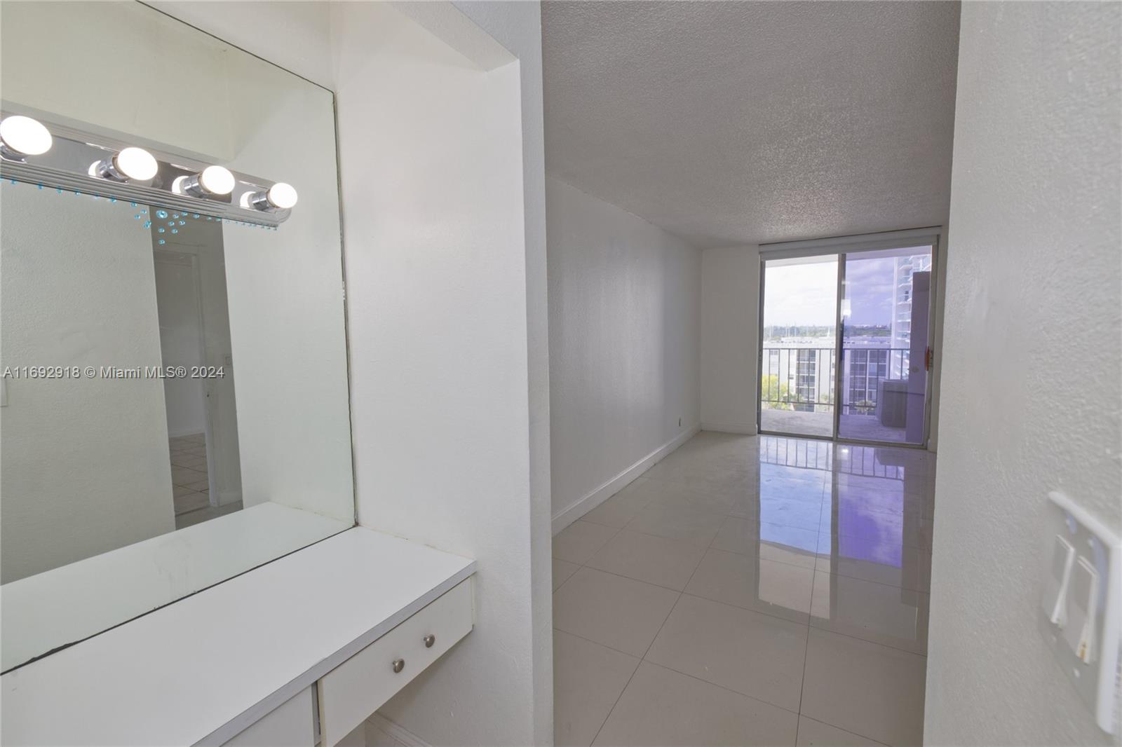ISLAND SHORES CONDO - Residential