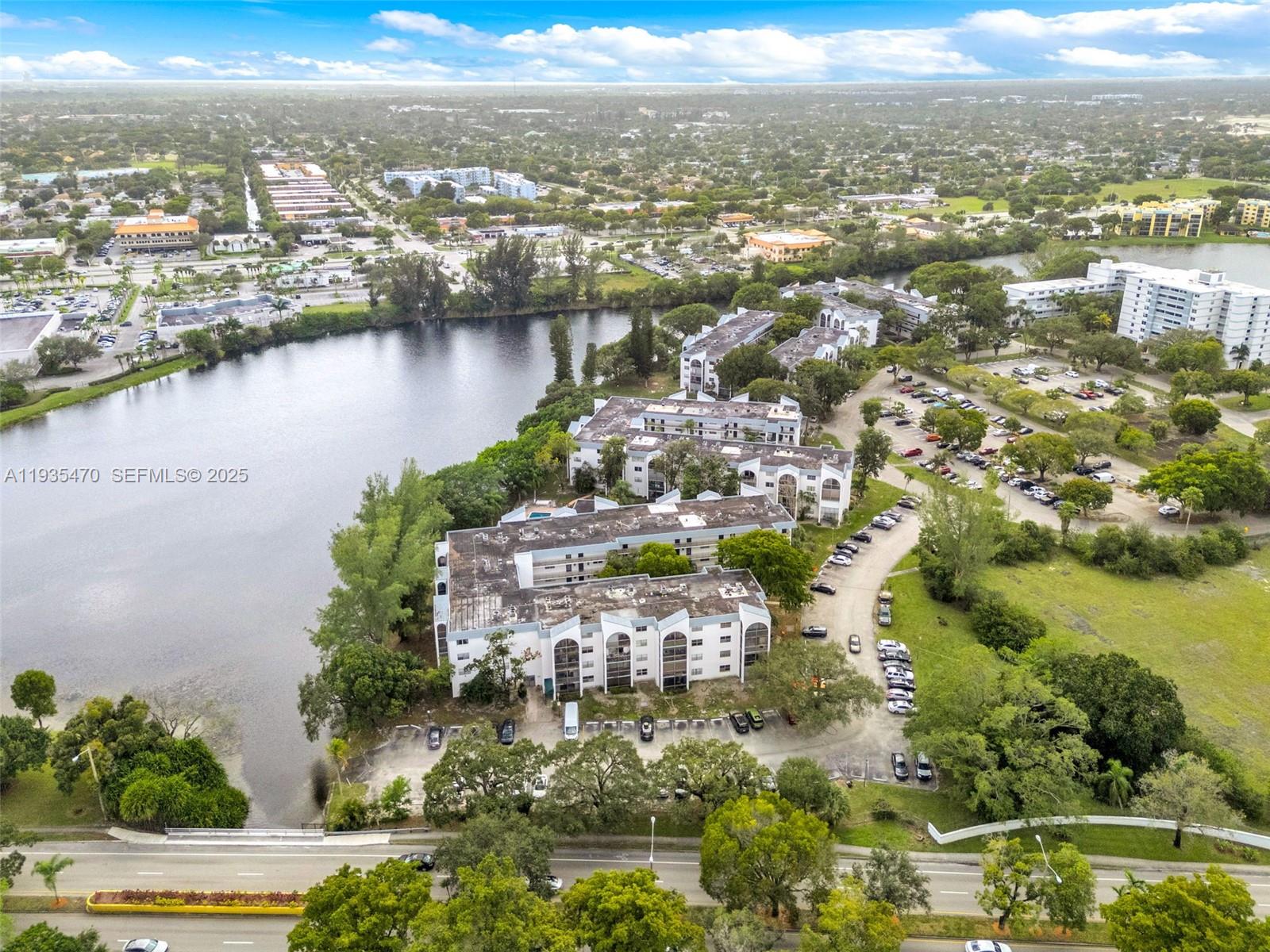 GARDEN LAKES OF INVERRARY - Residential