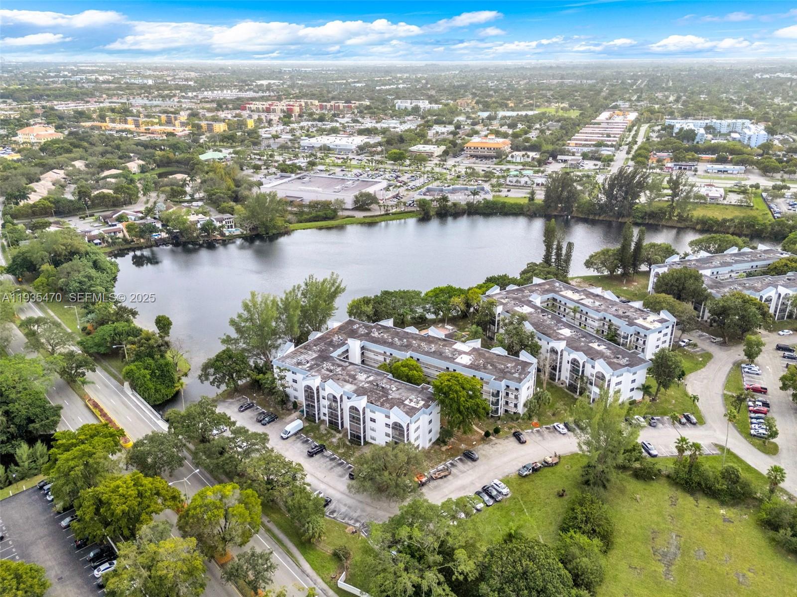 GARDEN LAKES OF INVERRARY - Residential