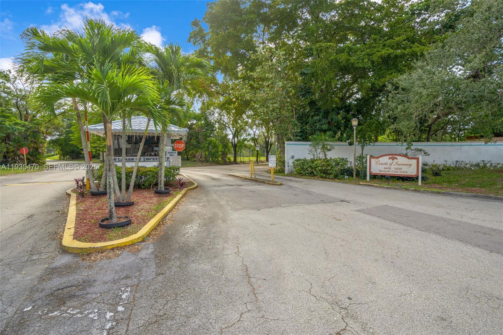 GARDEN LAKES OF INVERRARY - Residential