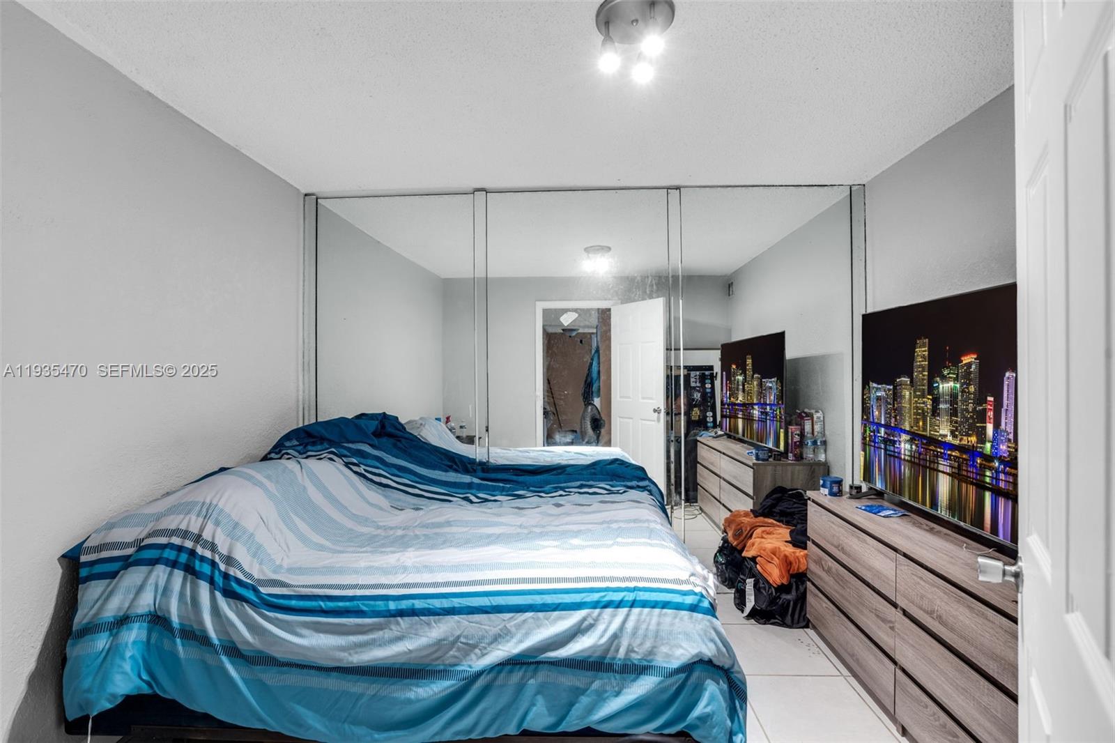 GARDEN LAKES OF INVERRARY - Residential