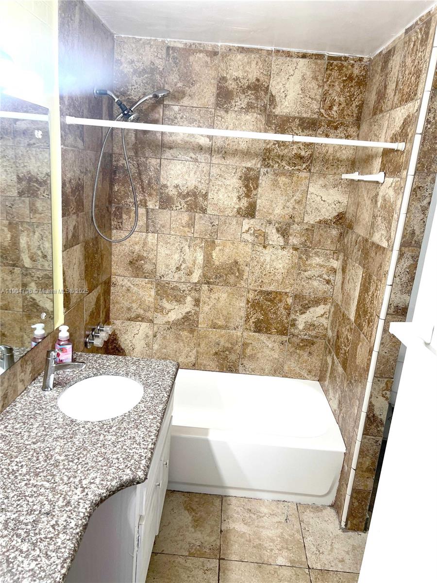 FOUNTAINVIEW CONDO NO 4 - Residential Lease