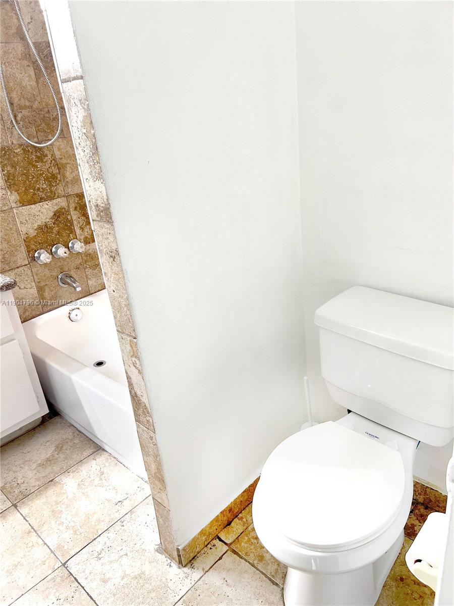 FOUNTAINVIEW CONDO NO 4 - Residential Lease