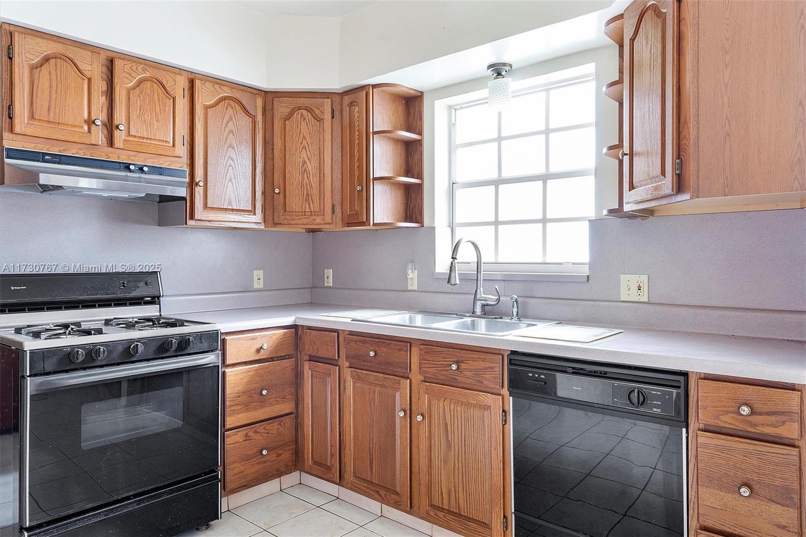 ALTOS DEL MAR NO 6 - Residential