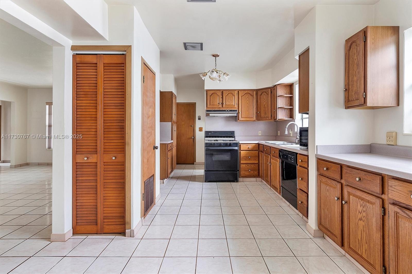 ALTOS DEL MAR NO 6 - Residential