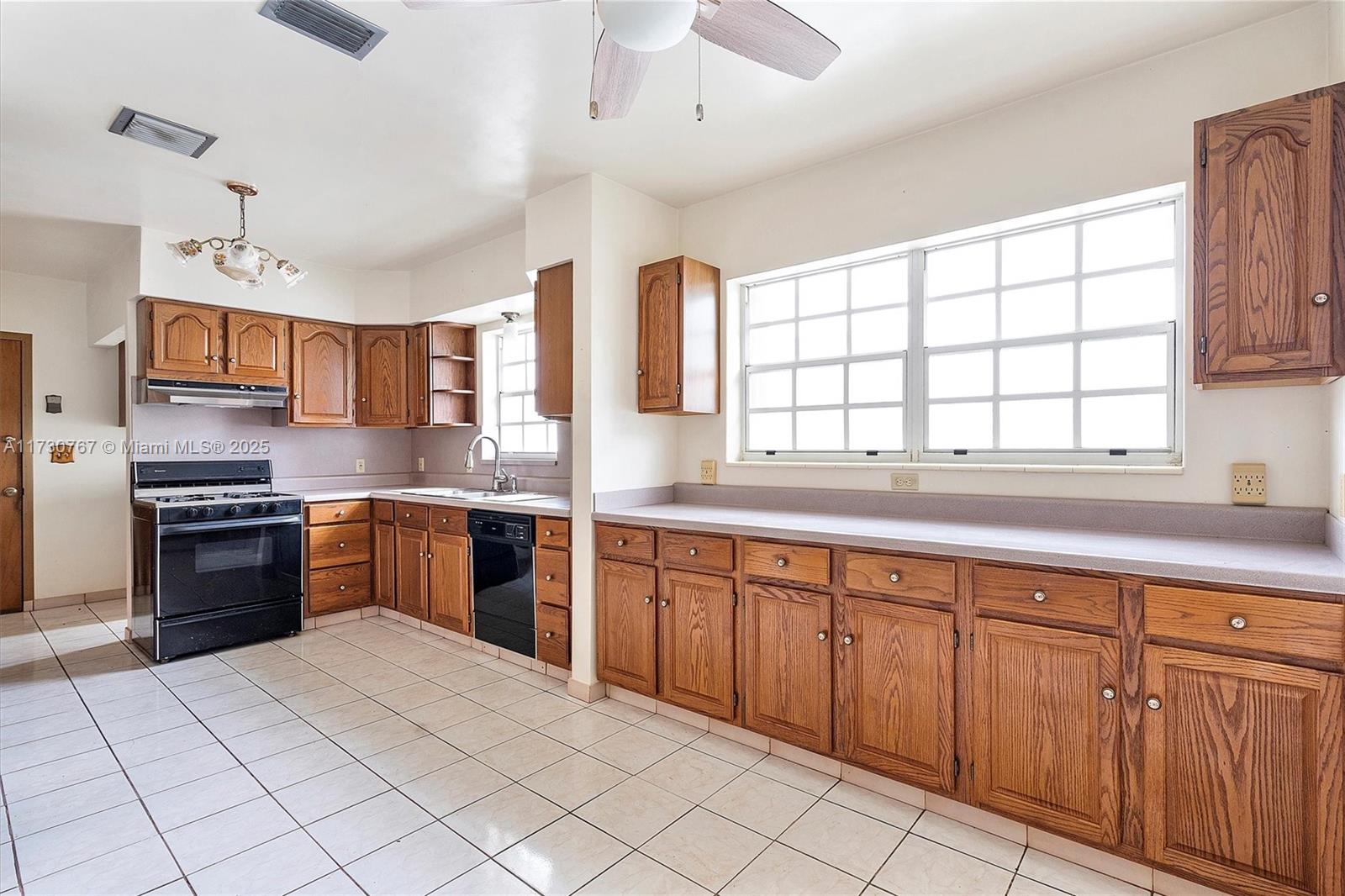 ALTOS DEL MAR NO 6 - Residential