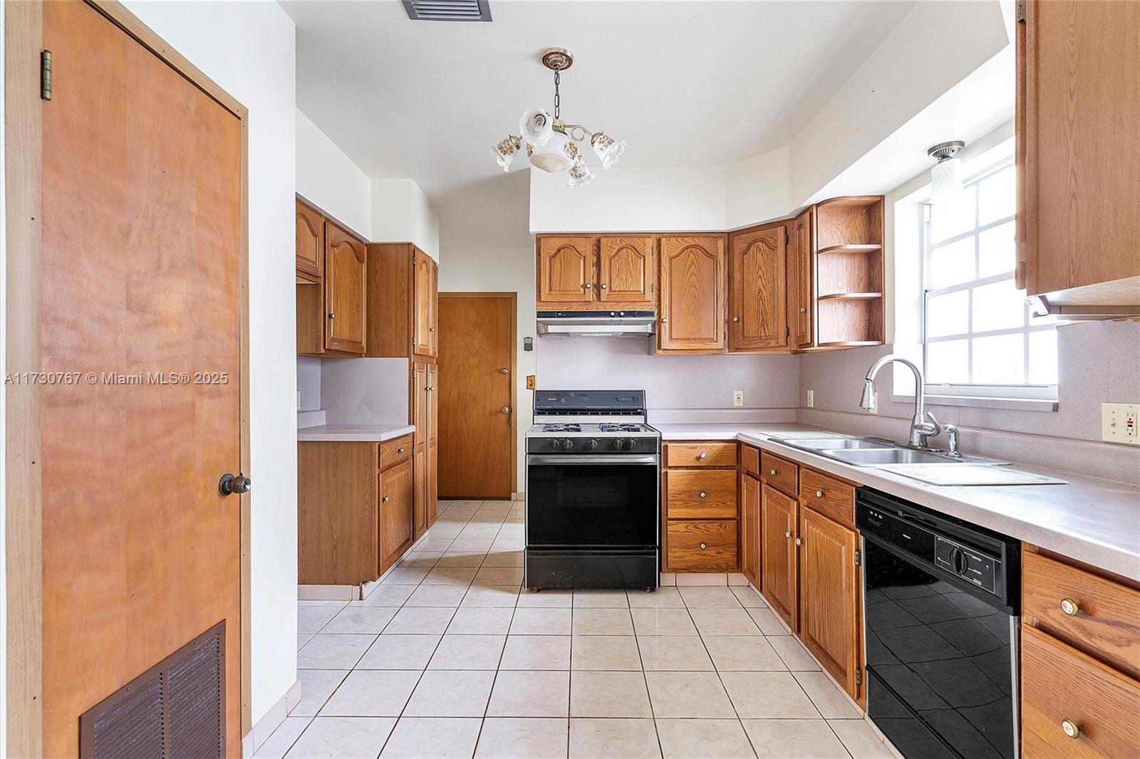 ALTOS DEL MAR NO 6 - Residential