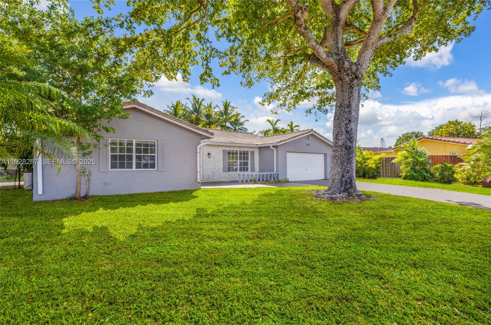 CASTLEWOOD - Residential