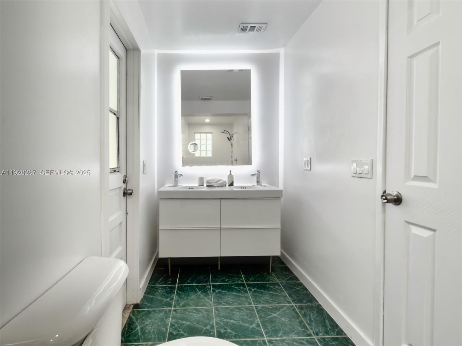 CASTLEWOOD - Residential