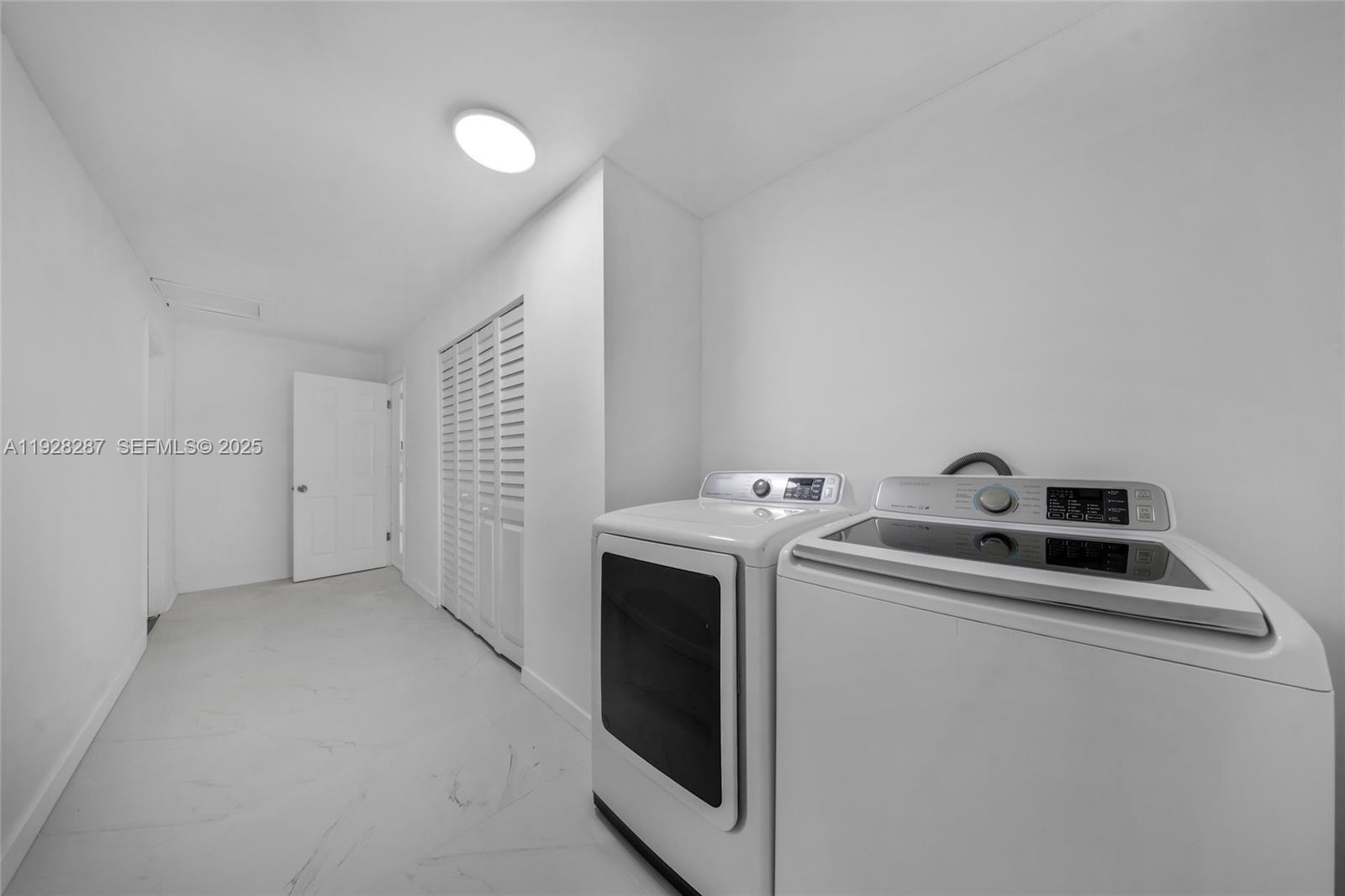 CASTLEWOOD - Residential