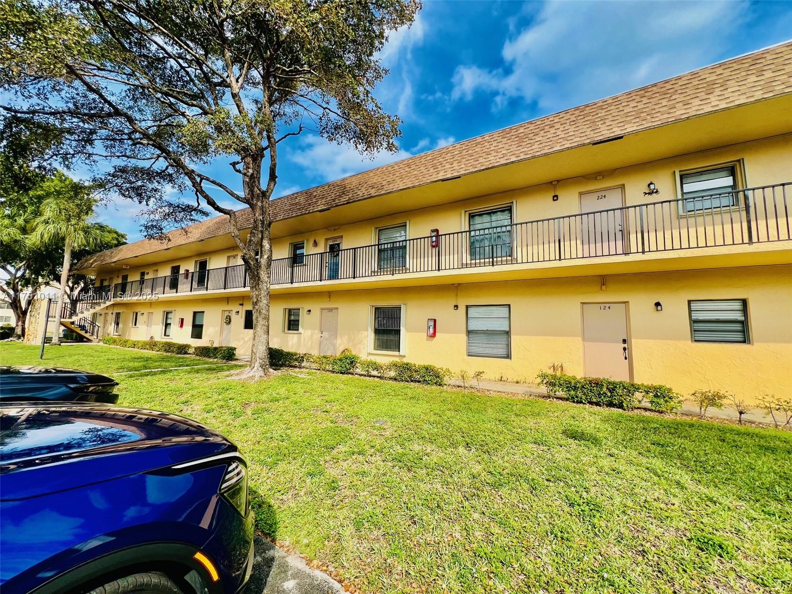 VILLAS AT CARRIAGE HILLS - Residential