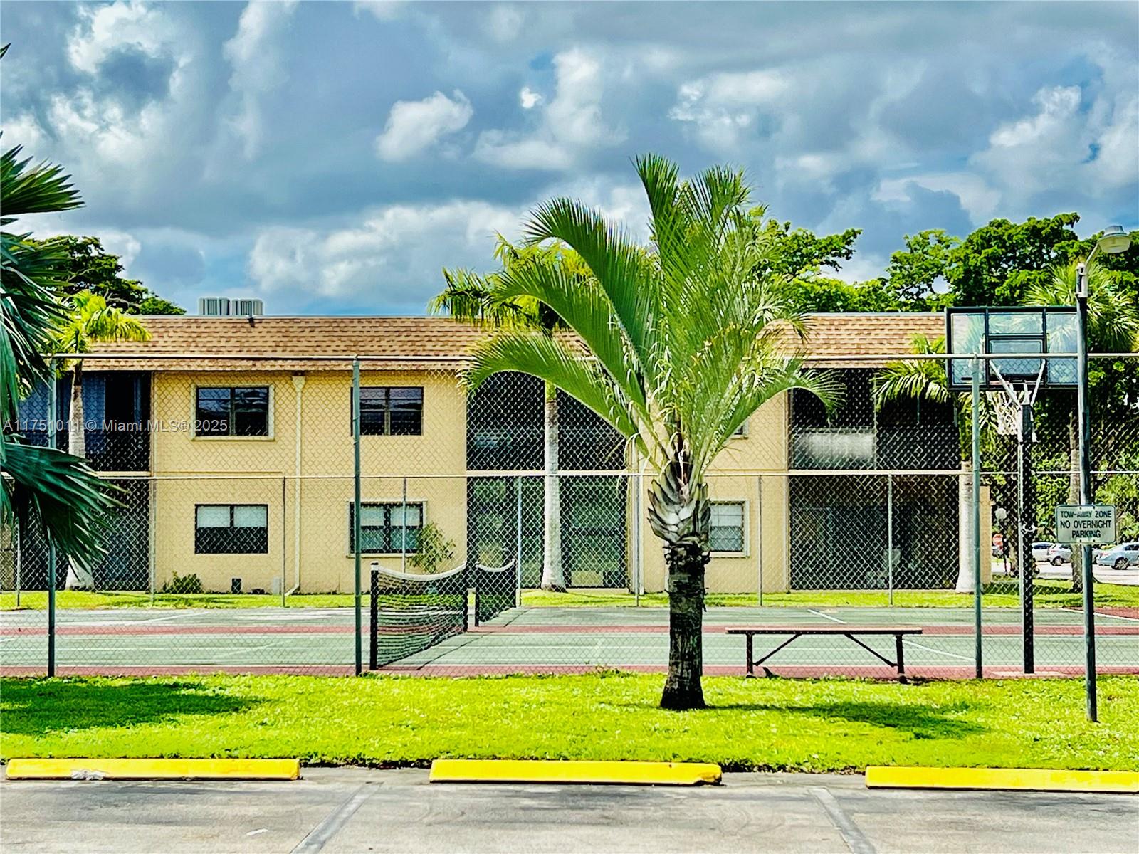 VILLAS AT CARRIAGE HILLS - Residential