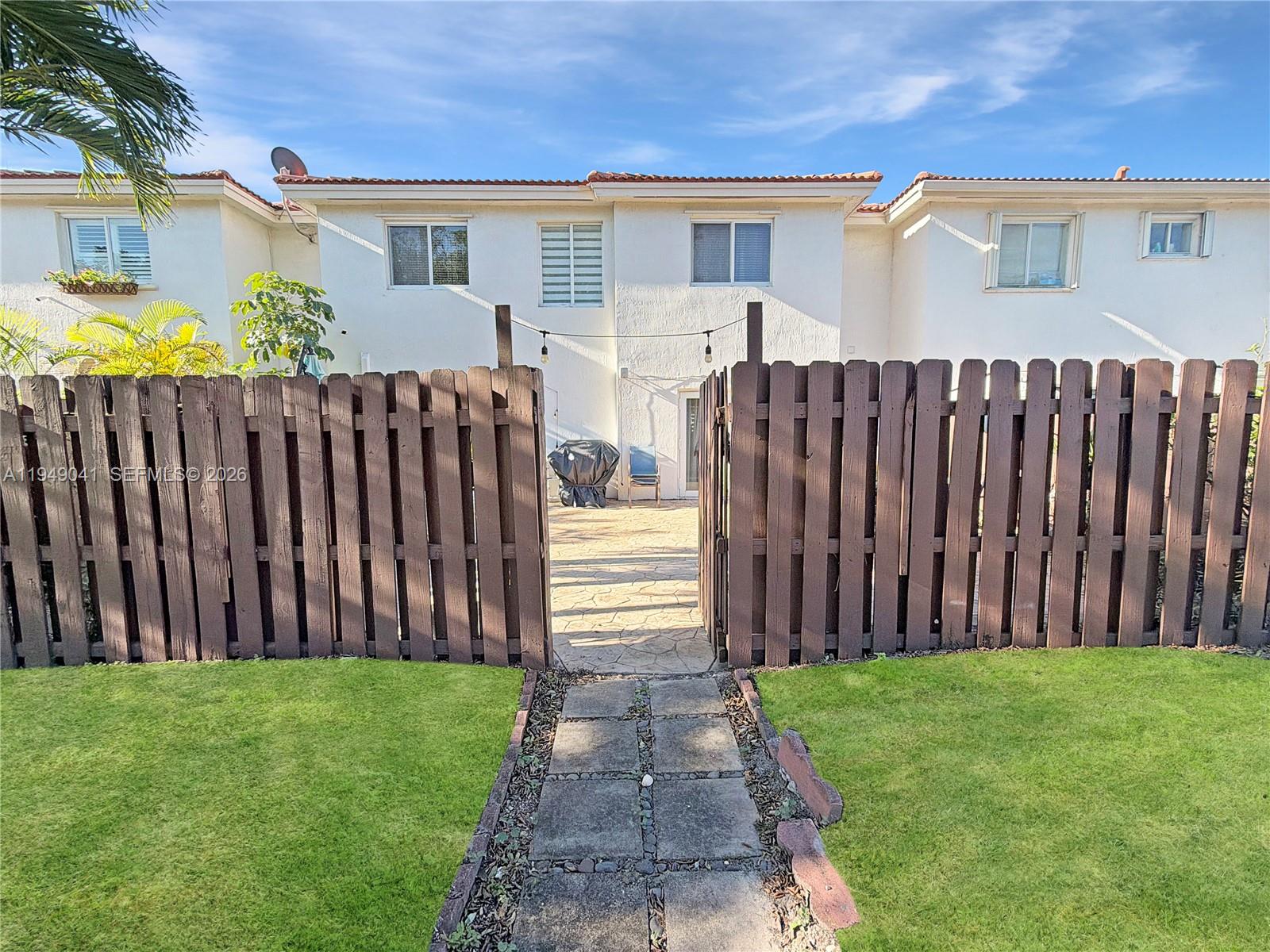 BELLA COLINA CONDO - Residential