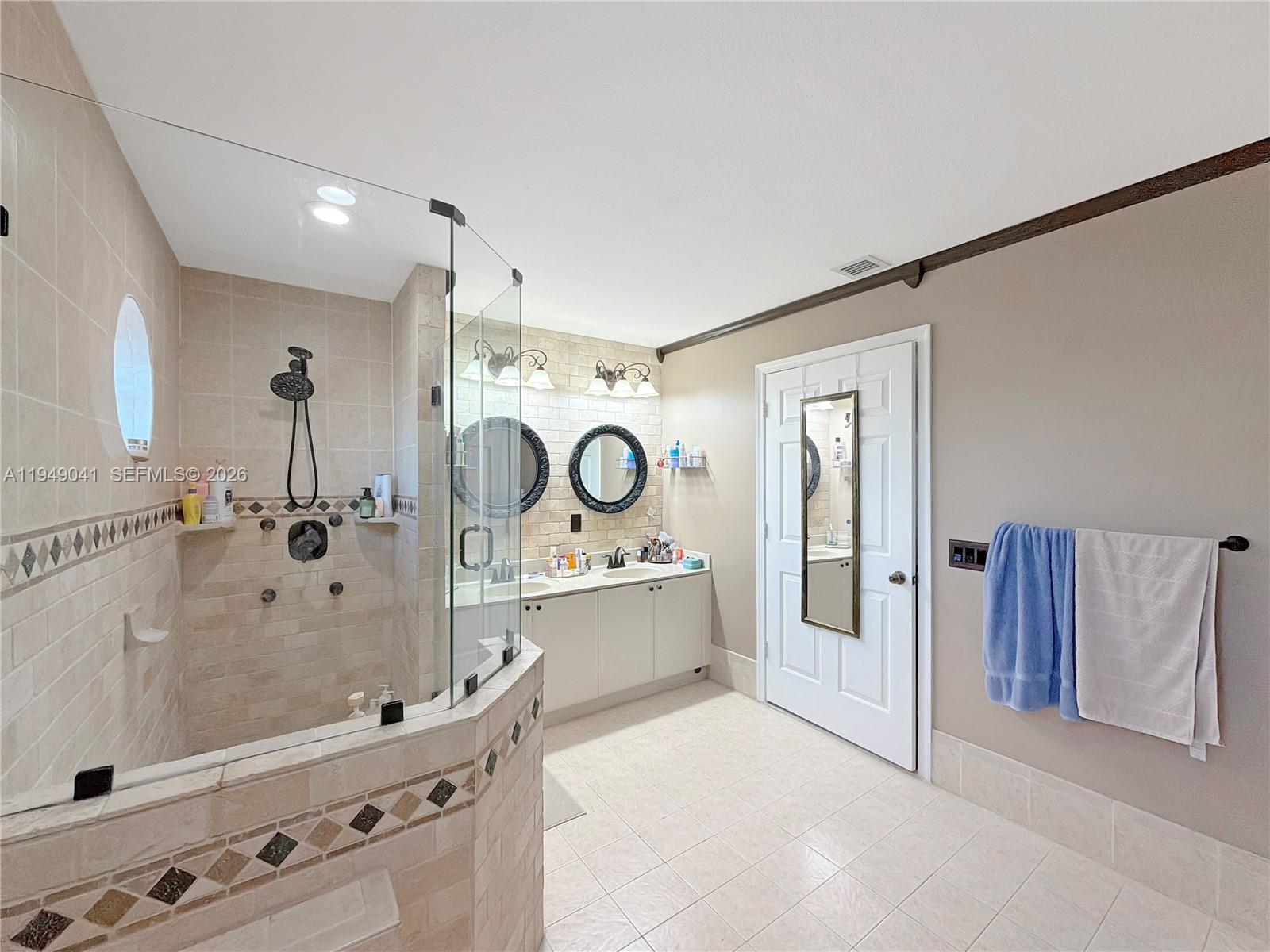 BELLA COLINA CONDO - Residential