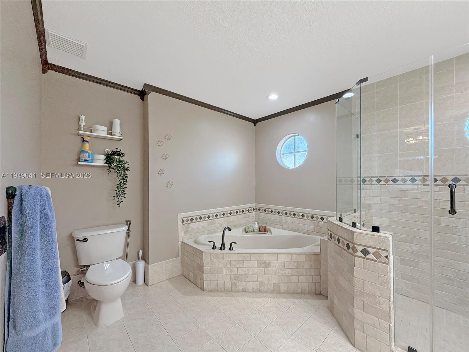 BELLA COLINA CONDO - Residential