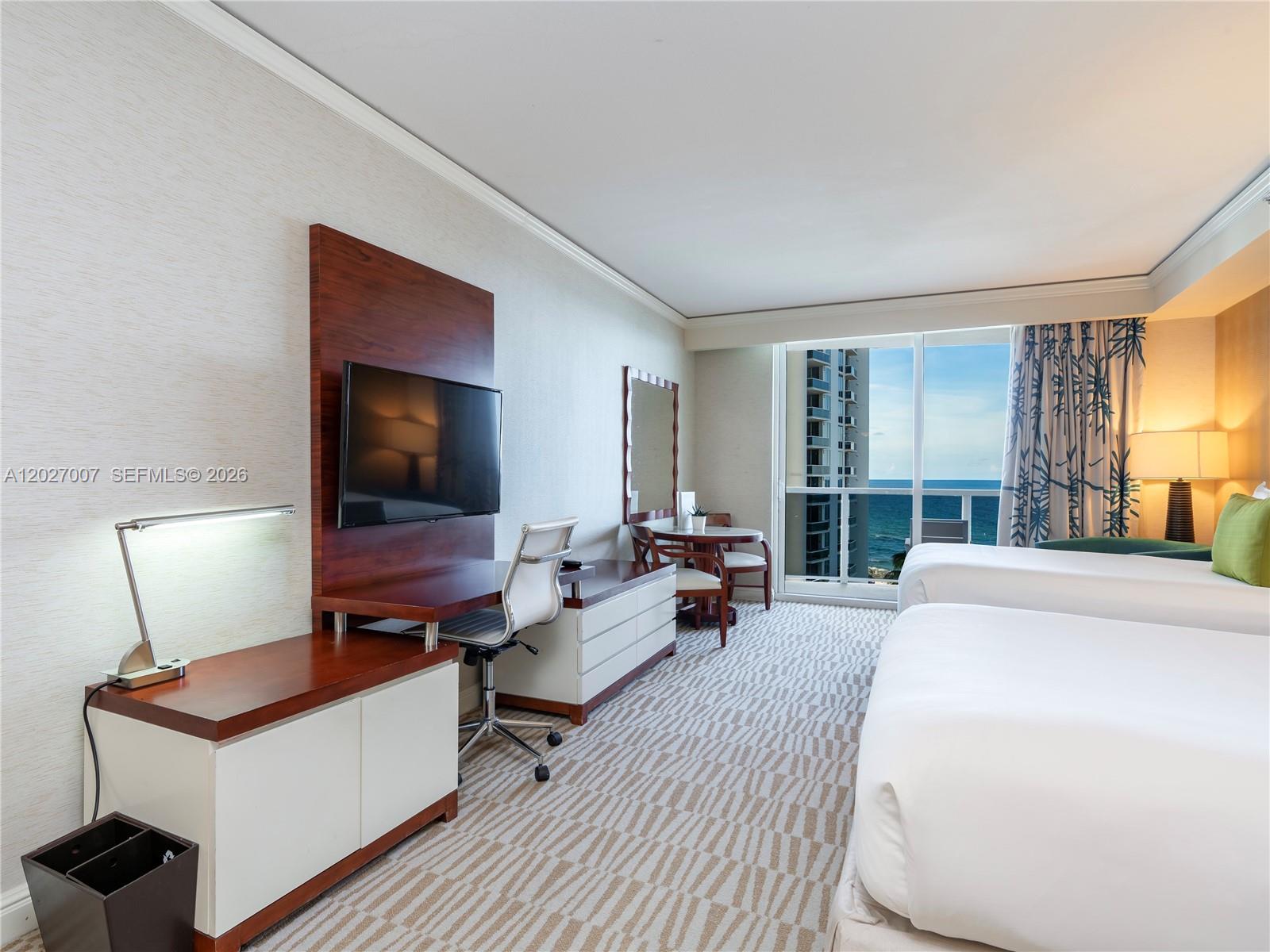 TRUMP INTERNATIONAL SONES - Residential