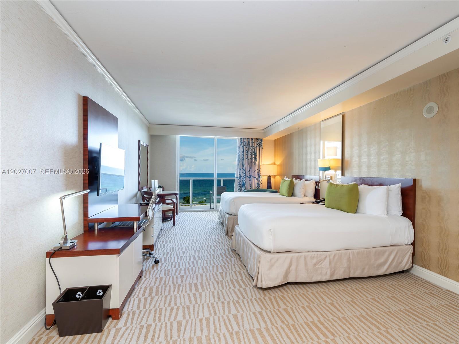 TRUMP INTERNATIONAL SONES - Residential