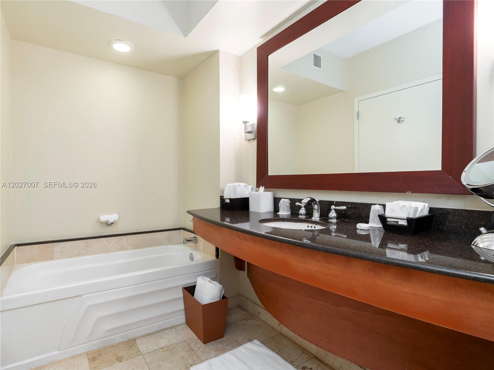 TRUMP INTERNATIONAL SONES - Residential