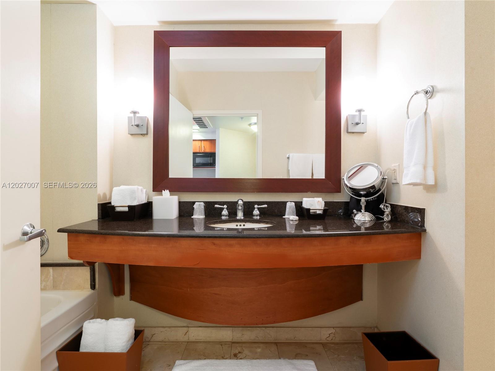 TRUMP INTERNATIONAL SONES - Residential