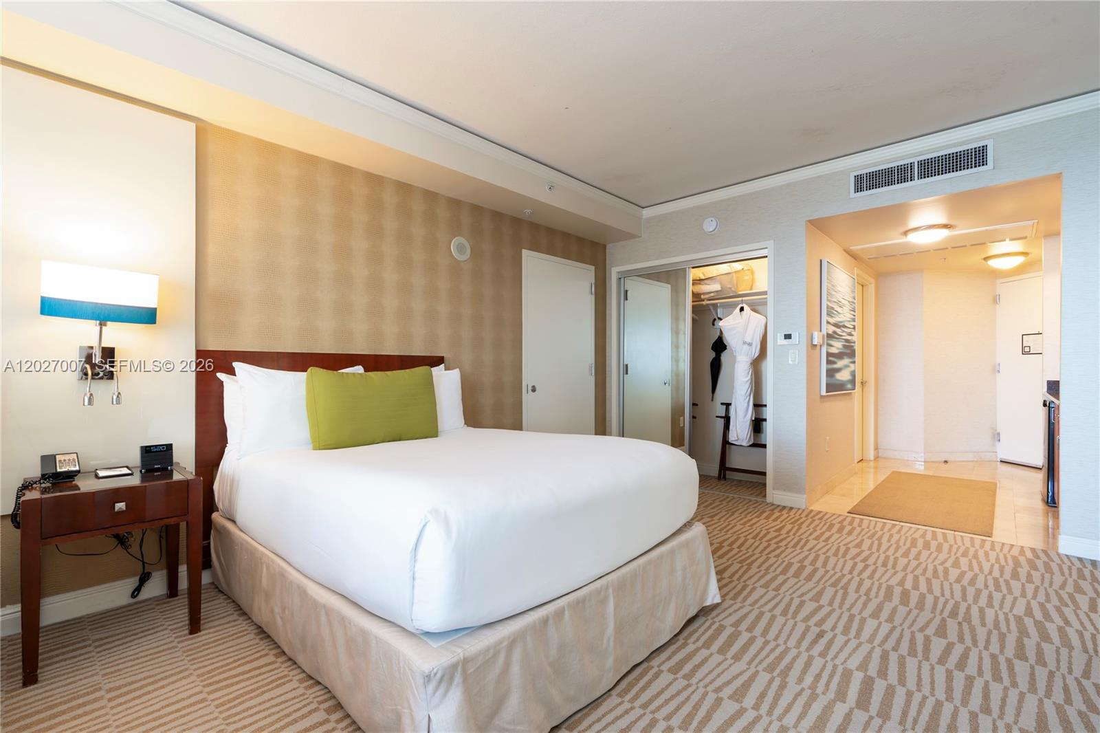 TRUMP INTERNATIONAL SONES - Residential