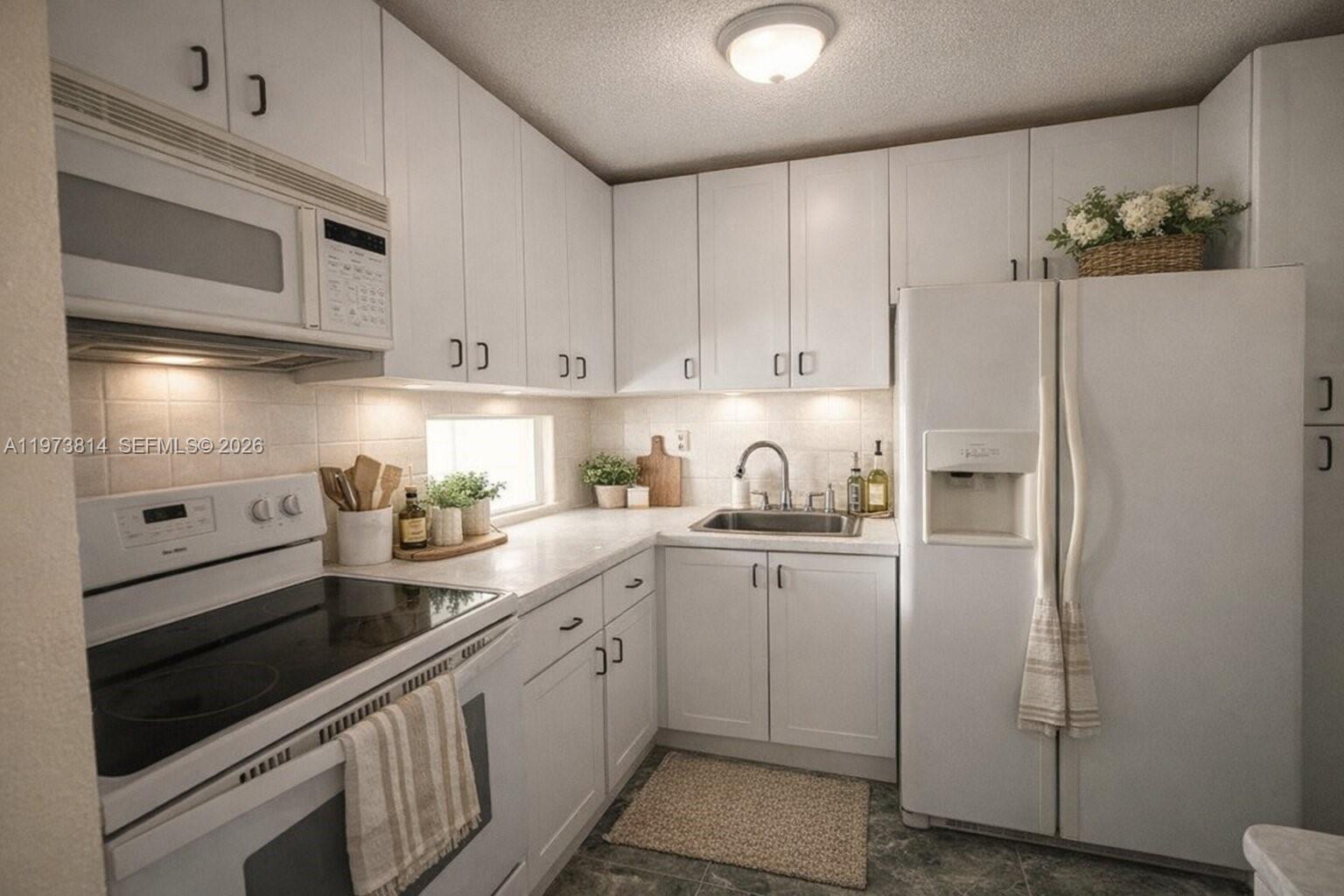 140 Royal Palm Rd 202