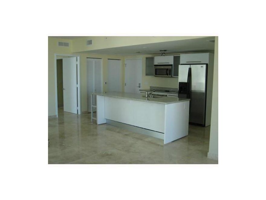 BEAUTIFUL 3/3 APARTMENT.  AMAZING RIVER AN CITY VIEWS.  MARBLE FLOORS, FULL AMENITIES IN THE BUILDING.  MUST SEE!!!!!