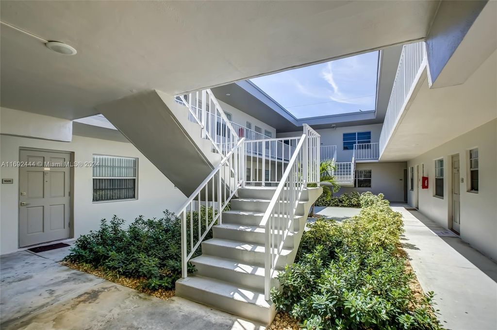 Photo of 1720 Cleveland St #208W, Hollywood, FL 33020 (MLS # A11692444)