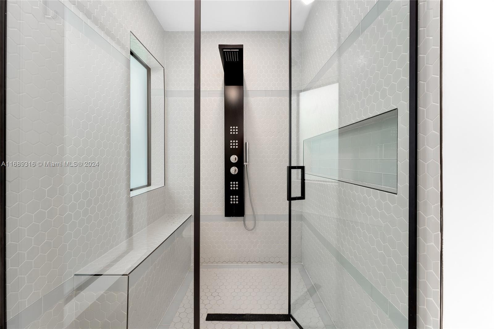 NAUTILUS EXTENSION 4TH - Residential