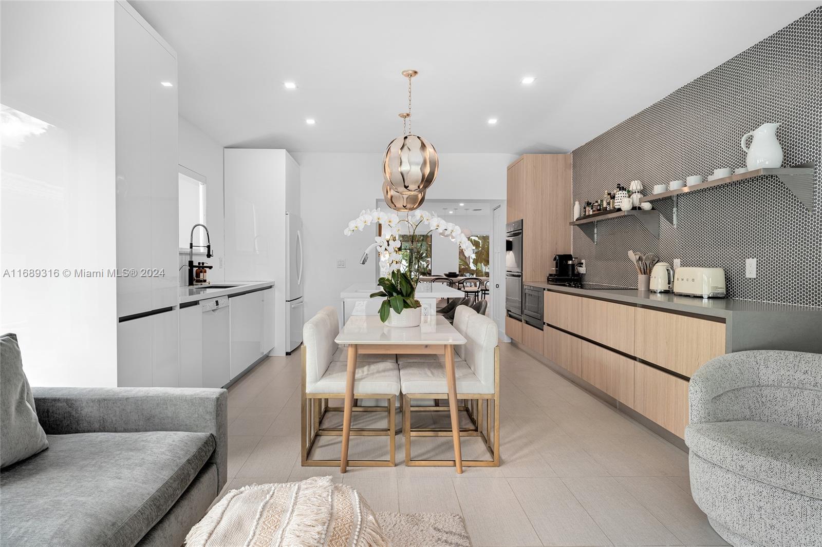 NAUTILUS EXTENSION 4TH - Residential