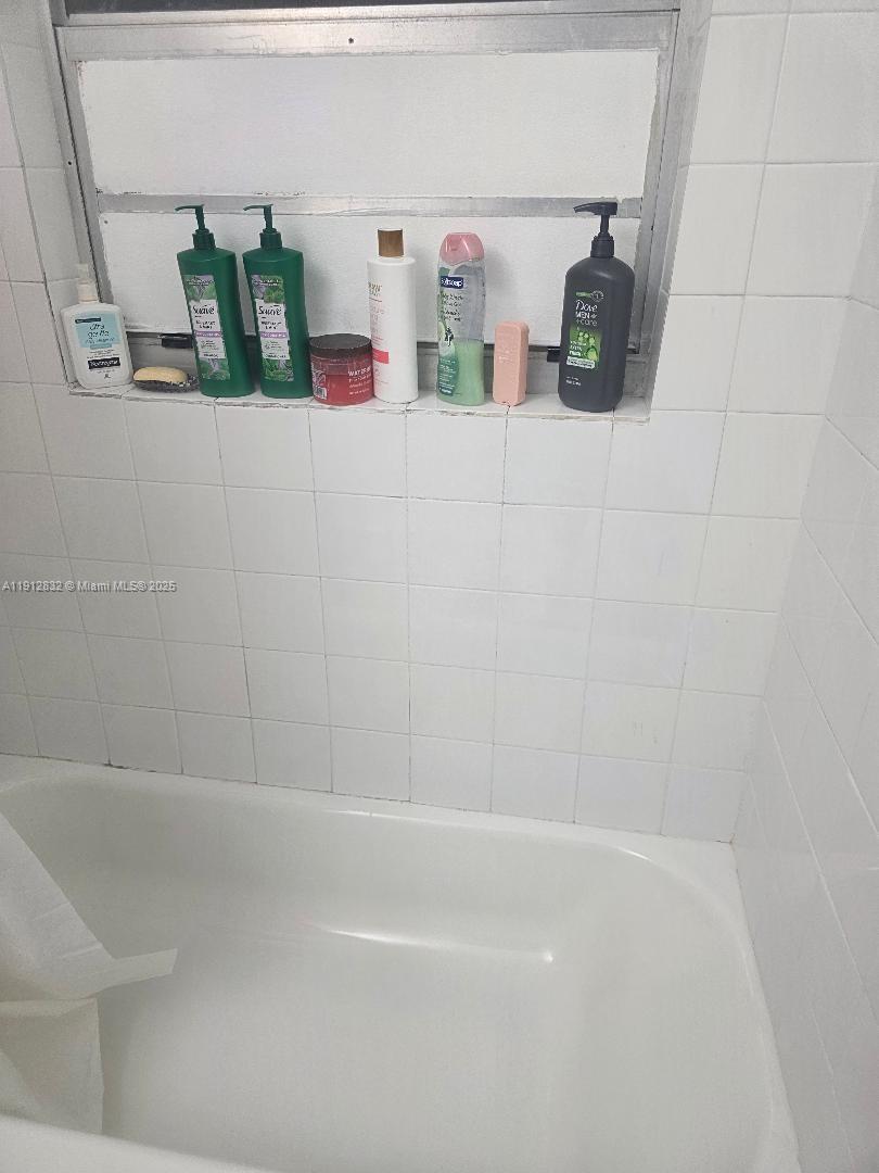 HIALEAH 9TH ADDN - Residential Lease