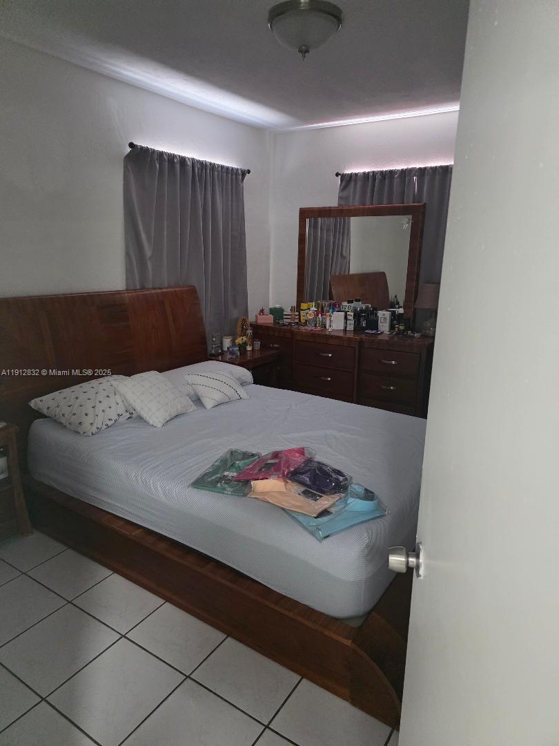 HIALEAH 9TH ADDN - Residential Lease