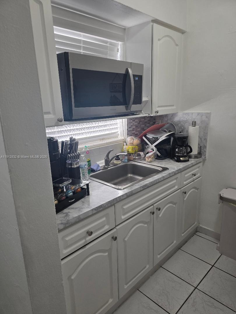 HIALEAH 9TH ADDN - Residential Lease