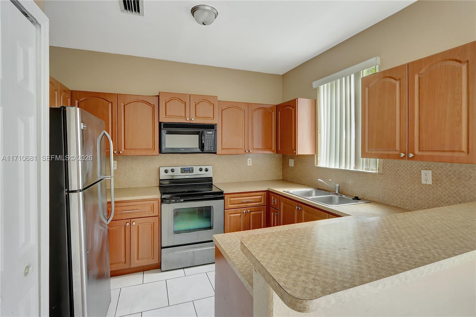 SHOMA TOWNHOMES AT KEYSCO - Residential