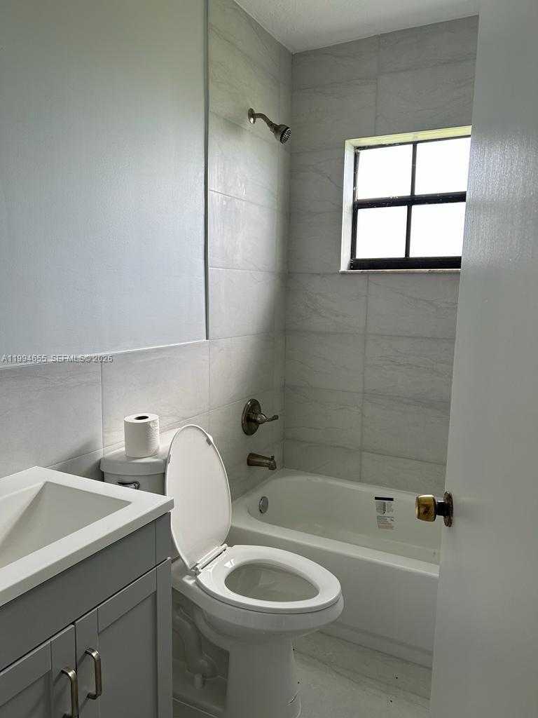 RICHMOND HGTS ESTS 2ND AD - Residential Lease