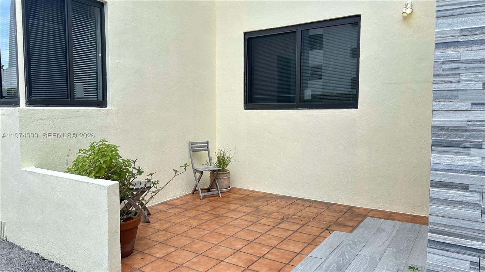 BRICKELL ESTATES - Residential Lease