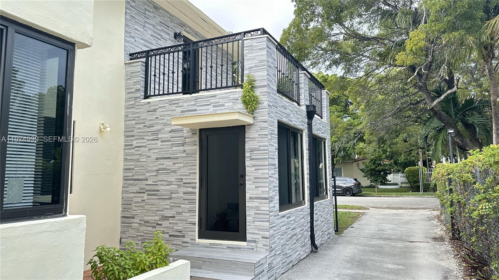 BRICKELL ESTATES - Residential Lease