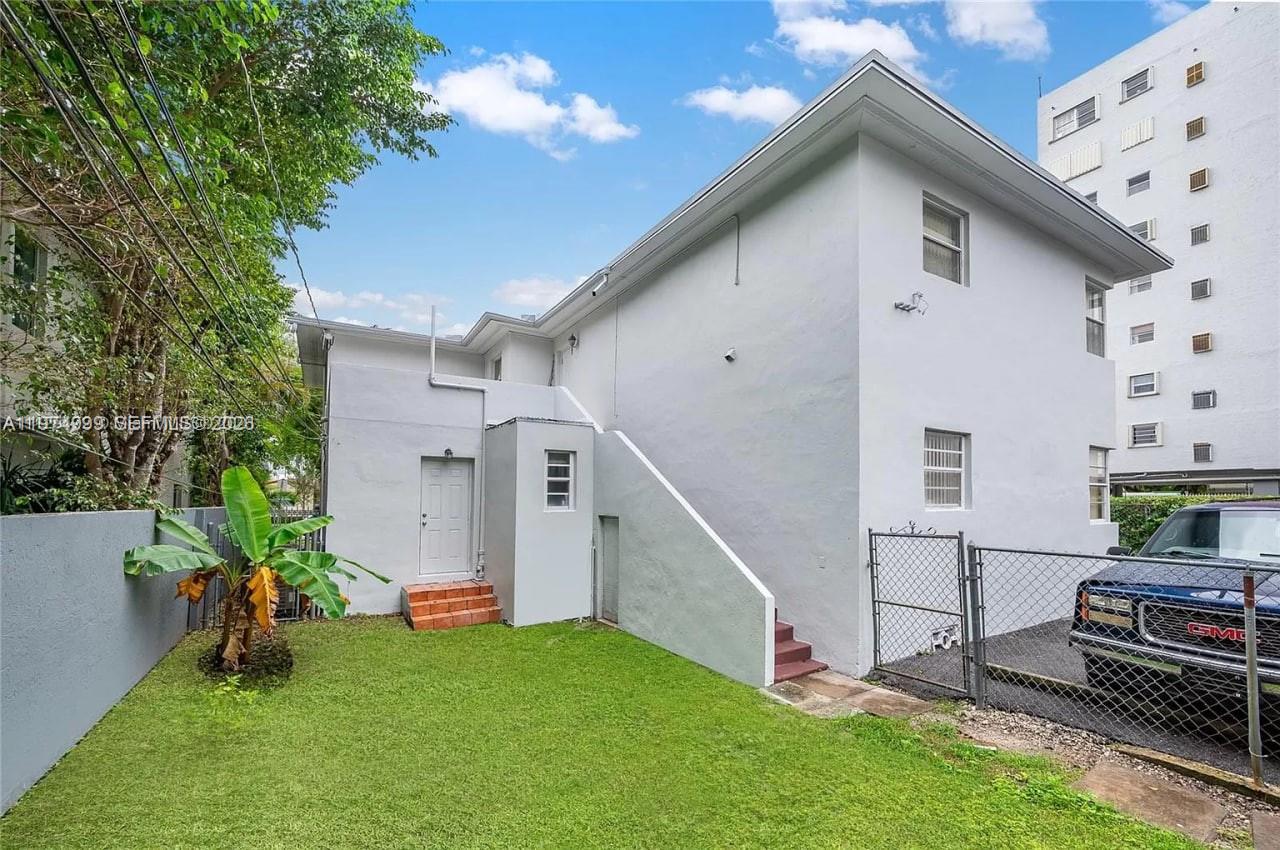 BRICKELL ESTATES - Residential Lease