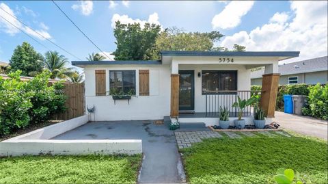 5754 SW 20th St West Park FL 33023