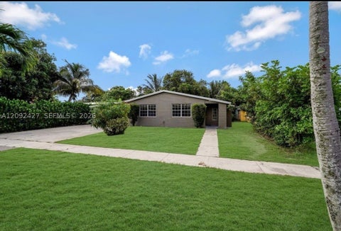 Photo of 6251 NW 14th St, Sunrise, FL 33313 (MLS # A12092427)